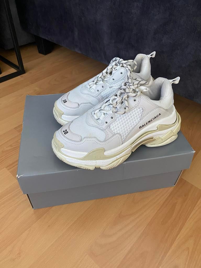 Originele Balenciaga triple S schoenen maat 38 wit beige, Ophalen of Verzenden, Zo goed als nieuw, Wit