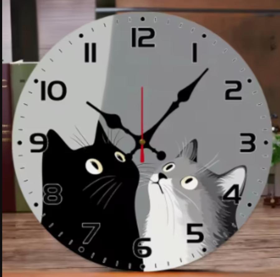 Ronde wandklok van hout analoge zwart en witte katten (25cm), Huis en Inrichting, Woonaccessoires | Klokken, Ophalen of Verzenden