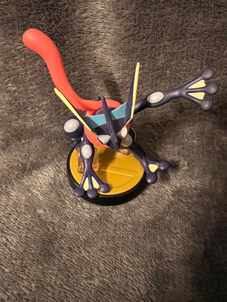 Amiibo Greninja (Super Smash Bros. Collection), 3 spelers of meer, Ophalen of Verzenden, Zo goed als nieuw, Vechten