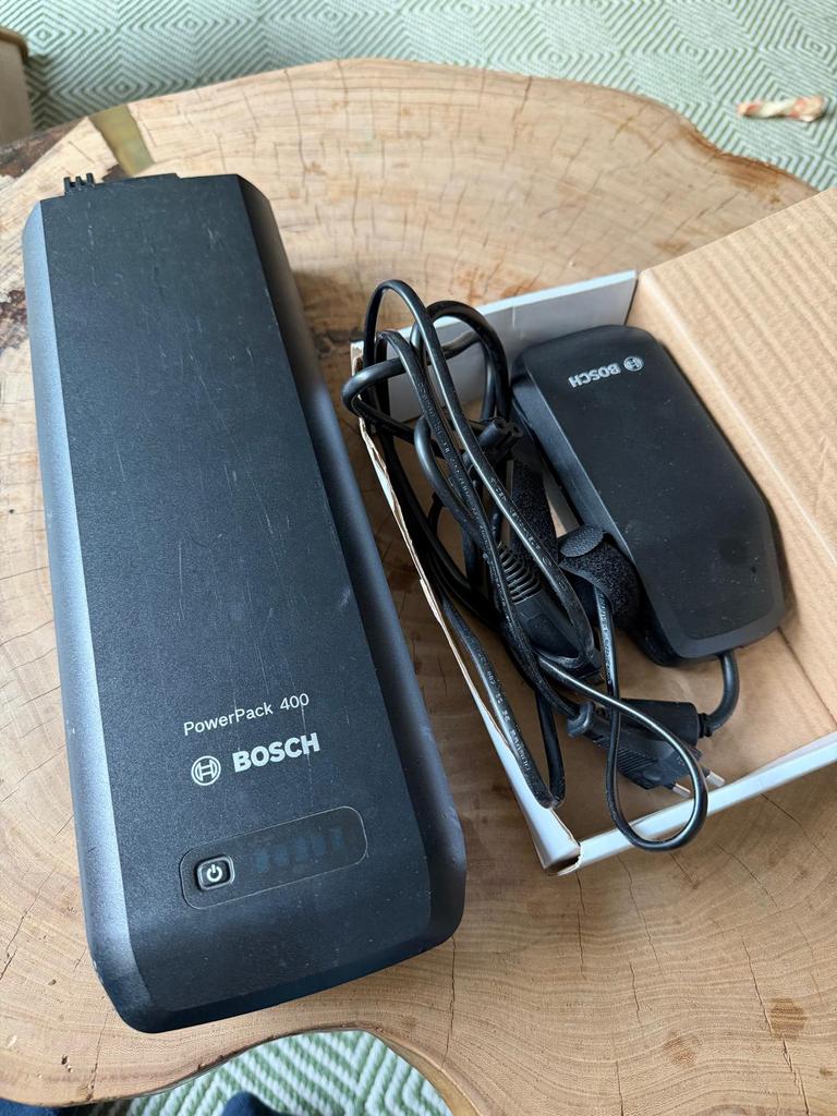 Bosch PowerPack 400 accu + 4A oplader – €175, Fietsen en Brommers, Fietsaccessoires | Fietsaccu's, Zo goed als nieuw, Ophalen of Verzenden