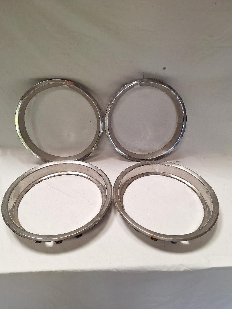 vier wieldoppen golf 1 Volkswagen 13-inch stalen velgen., Ophalen of Verzenden, Gebruikt