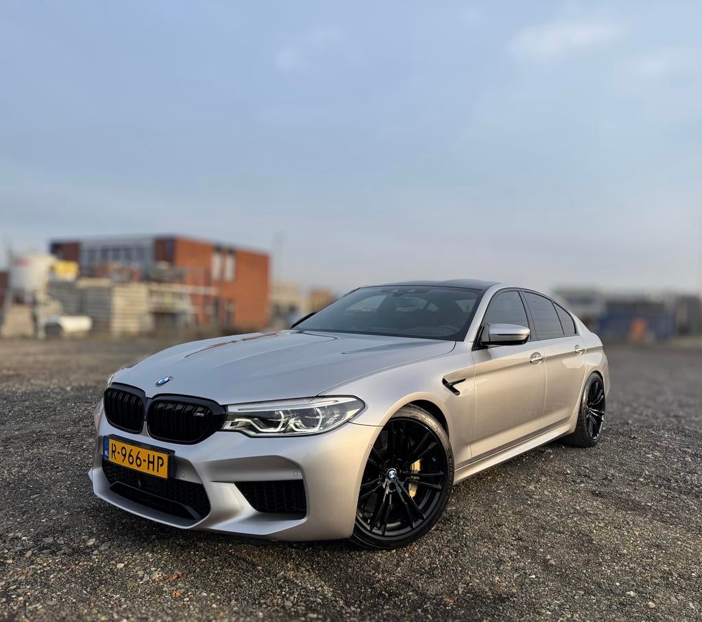 BMW M5 (F90) – 30.763km – Keramisch – In absolute nieuwstaat, Auto's, Automaat, 2000 kg, Vierwielaandrijving, Particulier