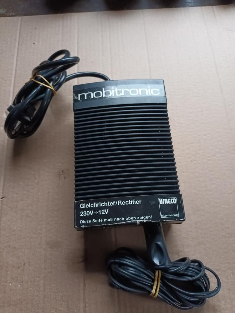 Omvormer  230 volt -12volt, Ophalen of Verzenden, Gebruikt