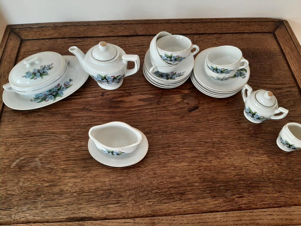 Porseleinen kinder theeservies meer dan 60 jaar oud, Ophalen