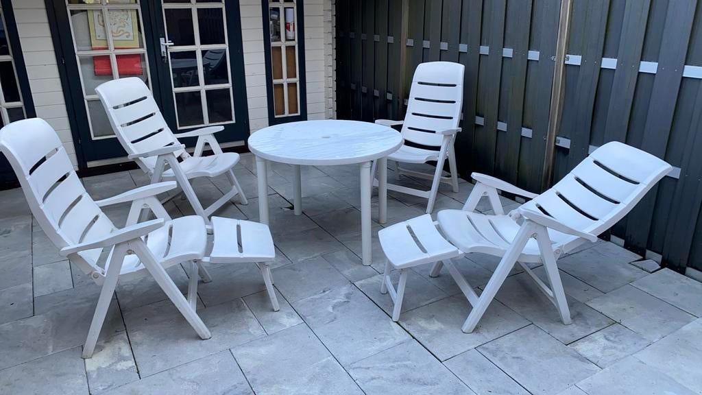 Witte tuinset met 4 stoelen en ronde tafel, Ophalen, 4 zitplaatsen, Kunststof, Gebruikt