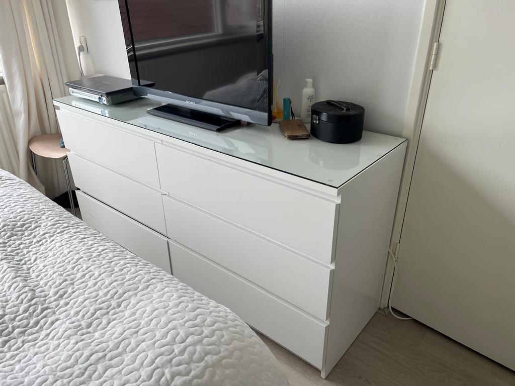 Malm ladekast 6 lades met glasplaat, Ophalen, 50 tot 100 cm, Zo goed als nieuw, 3 of 4 laden