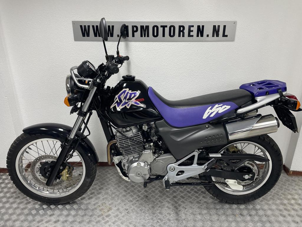 Honda SLR 650 SINGLE Bovaggarantie ! 2991 KM. ! Nieuw ! - foto 2