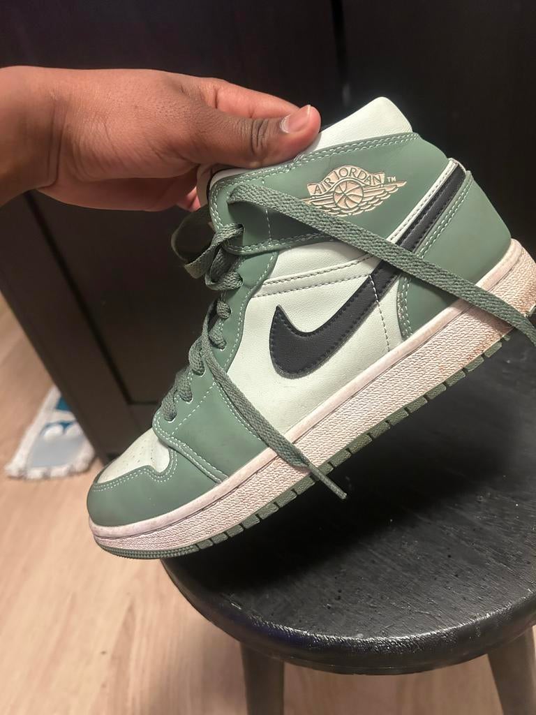 Air Jordan 1 Mid sneakers groen maat 39, Kleding | Dames, Schoenen, Ophalen of Verzenden, Gedragen, Groen, Sneakers of Gympen