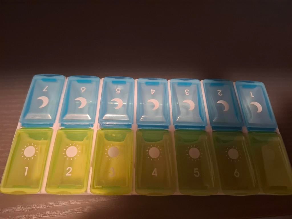 Nw deelbaar 2 weekse medicijn doosje, Ophalen of Verzenden, Nieuw