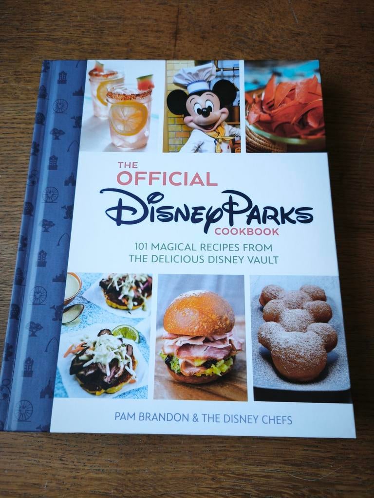 The Official Disney Parks Cookbook, Boeken, Ophalen of Verzenden, Zo goed als nieuw, Pam Brandon, Hoofdgerechten