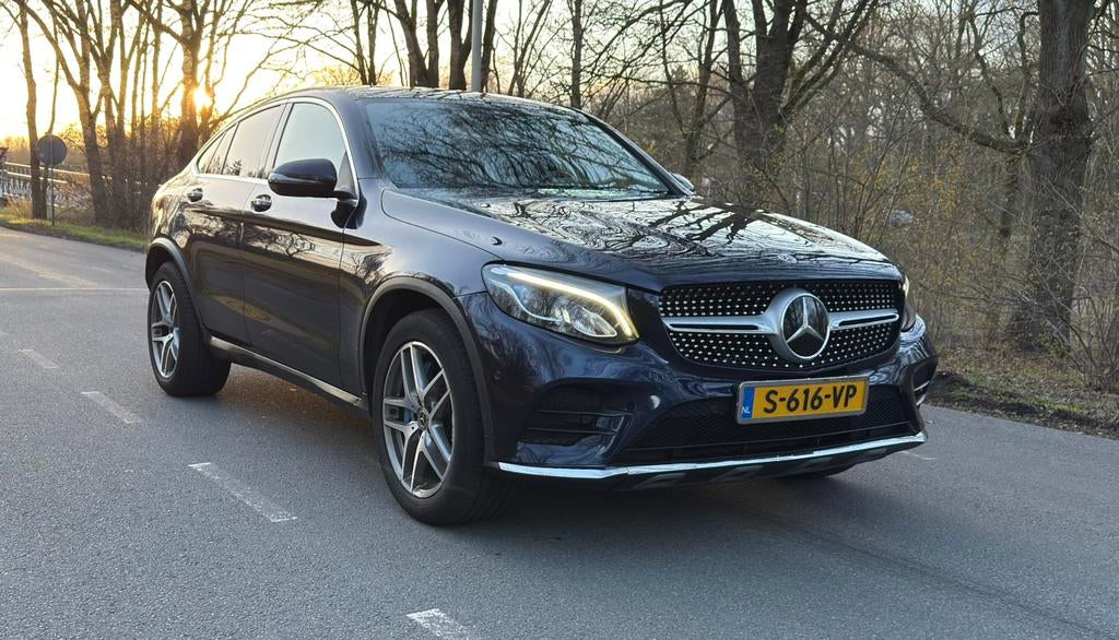 Mercedes-Benz GLC Coupé 350e 320pk 4MATIC 7G- BUSINESS Plus, Auto's, Automaat, Beige, 4 cilinders, 2000 kg