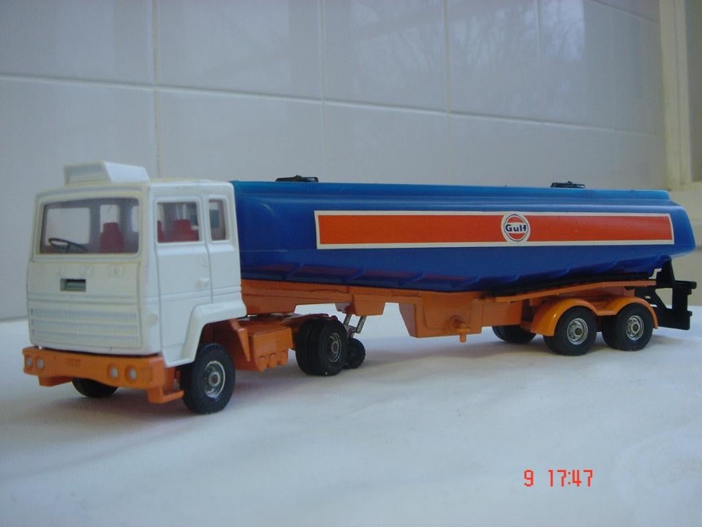 CORGI TOYS FORD CONTINENTAL GULF TANKER 1976, Ophalen of Verzenden, Zo goed als nieuw, Bus of Vrachtwagen, Corgi