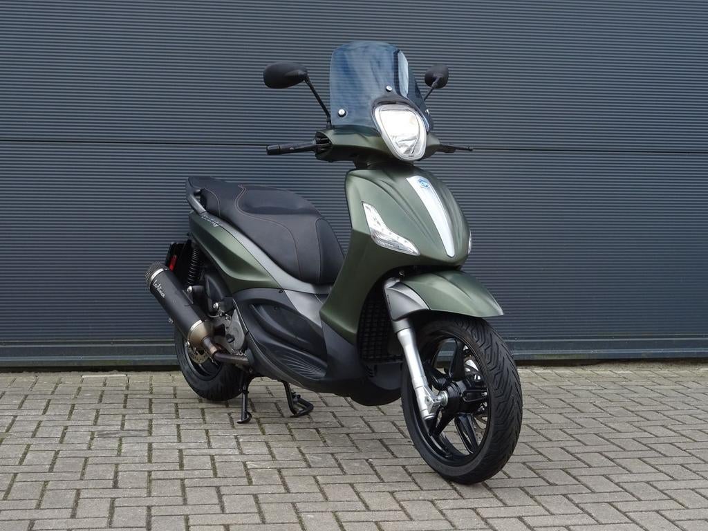 PIAGGIO BEVERLY 350 sport 2017 weinig KM LEOVINCE demper, Onbekend, Onbekend, Minimaal motorrijbewijs A2, 12 t/m 35 kW