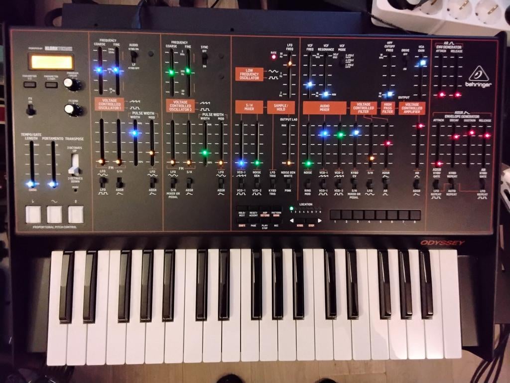 Behringer Odyssey synthesizer, Muziek en Instrumenten, Ophalen, Zo goed als nieuw, Overige aantallen, Overige merken