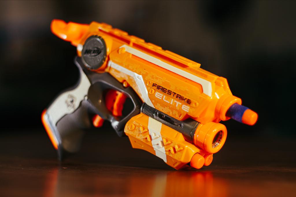 Nerf gun N-Strike Elite Firestrike met laser, Kinderen en Baby's, Speelgoed | Buiten | Actiespeelgoed, Ophalen of Verzenden, Gebruikt