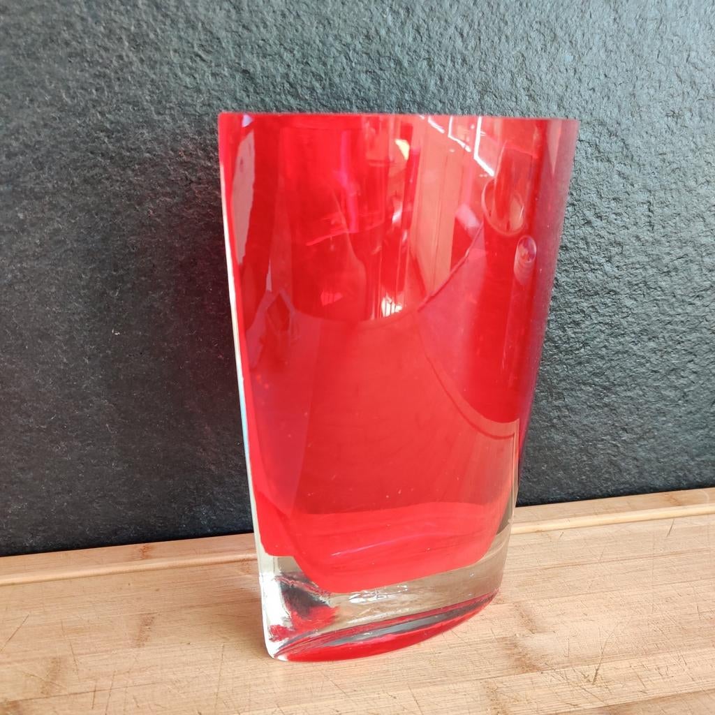 Mondgeblazen Rode ovale kunst vaas, Antiek en Kunst, Ophalen of Verzenden