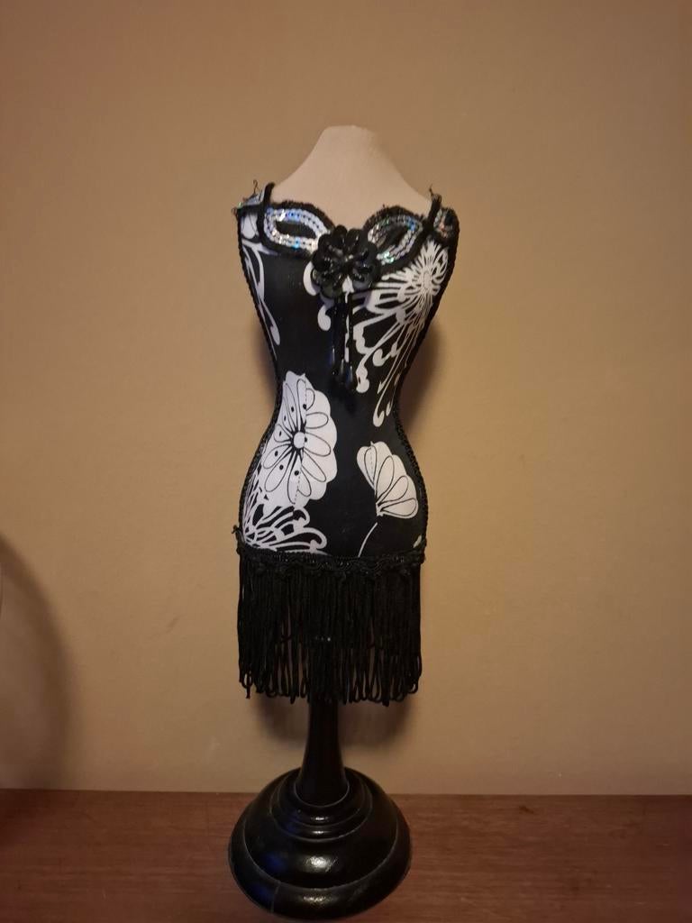 Decoratieve Mini Paspop Zwart-Wit Bloemenpatroon, Ophalen of Verzenden, Gebruikt