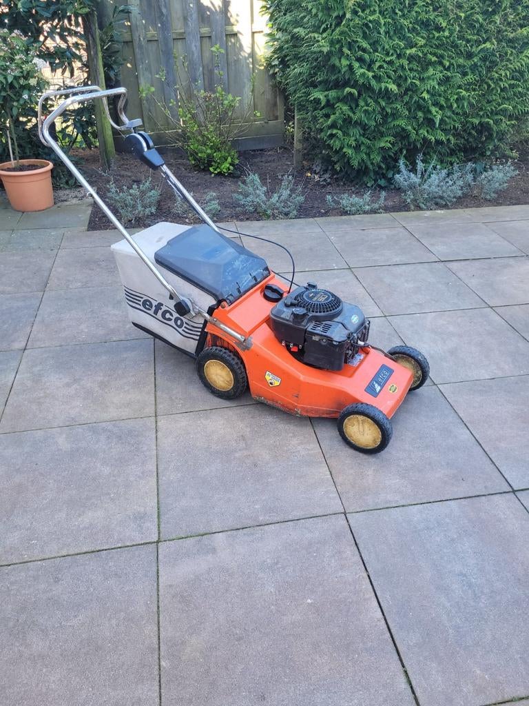 Efco grasmaaier. Briggs & Stratton, rijondersteuning, Ophalen, Cirkelmaaier, Gebruikt, 40 t/m 49 cm