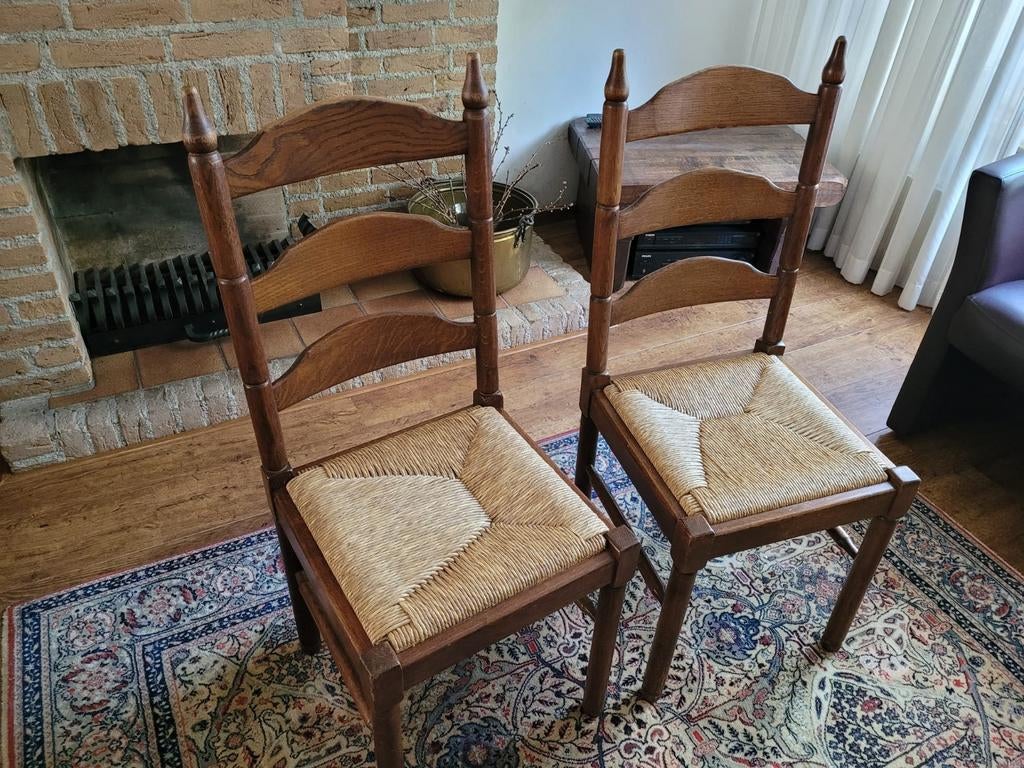 Oude stoelen, Ophalen