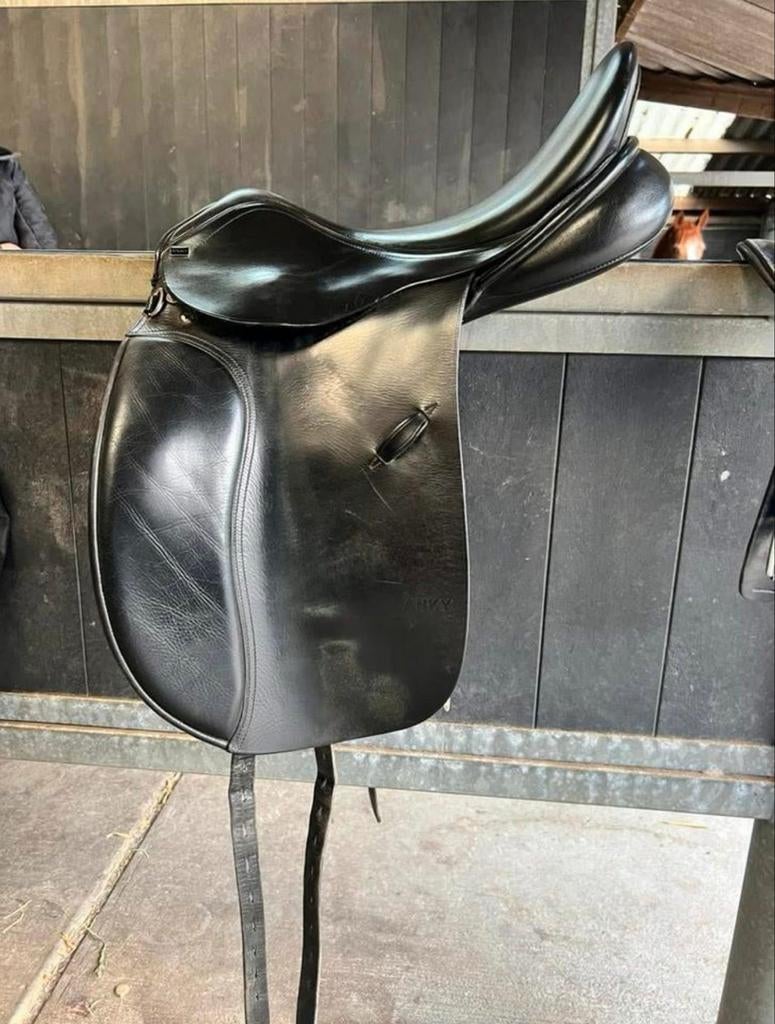Anky dressuurzadel 17,5 inch, Dieren en Toebehoren, Paarden en Pony's | Zadels, Gebruikt, Dressuur, Ophalen of Verzenden
