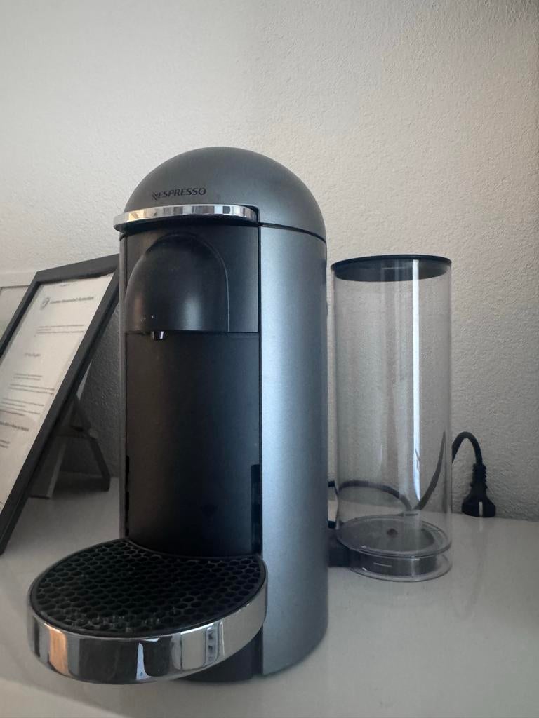 Nespresso Vertuo Espresso Machine - Perfecte Koffie, Espresso apparaat, Ophalen of Verzenden, Zo goed als nieuw, 1 kopje