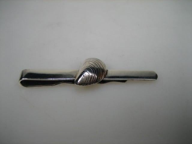 Antieke zilveren dasspeld met Zeeuwse Mossel, Antiek en Kunst, Verzenden, Zilver