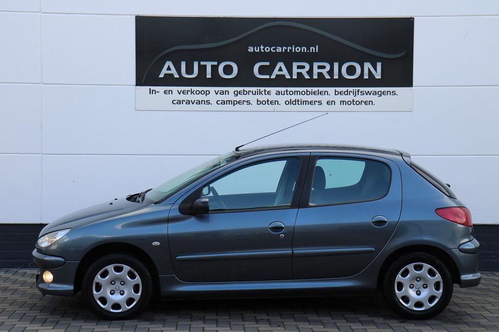 Peugeot 206 1.4 1ste eigenaar airco en zelfs nieuwe APK !, Voorwielaandrijving, Stof, 4 cilinders, Origineel Nederlands
