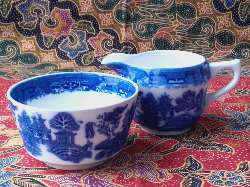 Mooi oud John Tams suiker en roomstel uit Engeland.