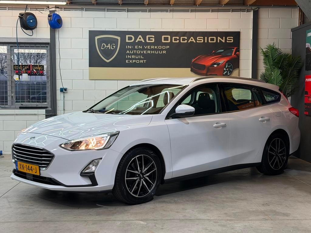 Ford Focus Wagon 1.0 EcoBoost NAV|CRUISE|CARPLAY|TREKHAAK, Gebruikt, 1283 kg, Wit, Origineel Nederlands