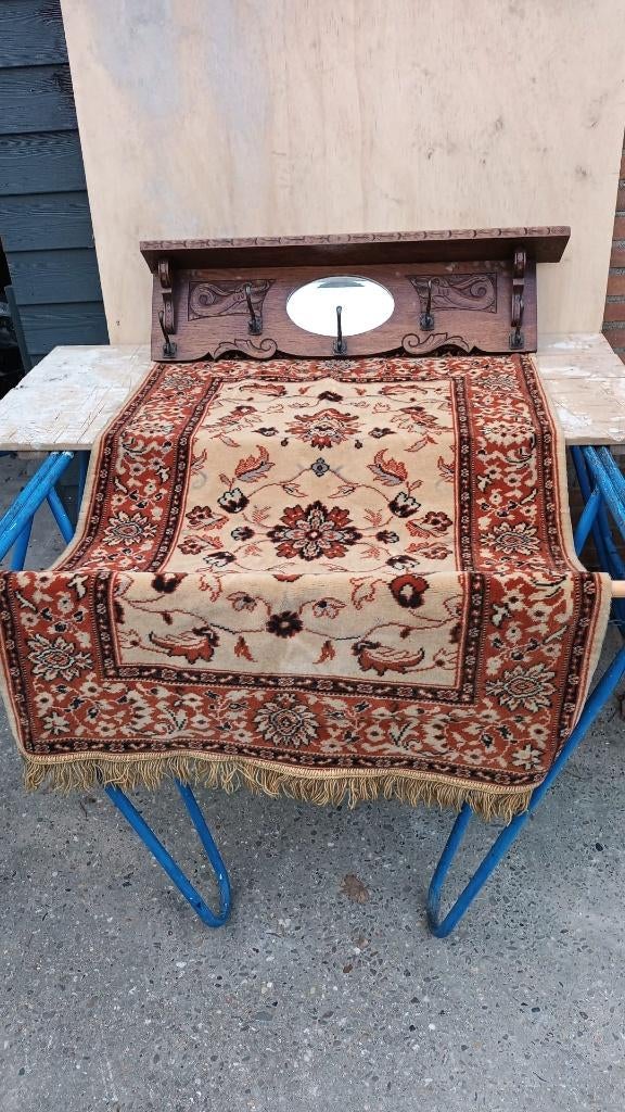 kapstok met wandkleed eraan. Met spiegel, Huis en Inrichting, Woonaccessoires | Kapstokken, Gebruikt, Minder dan 100 cm, Hout