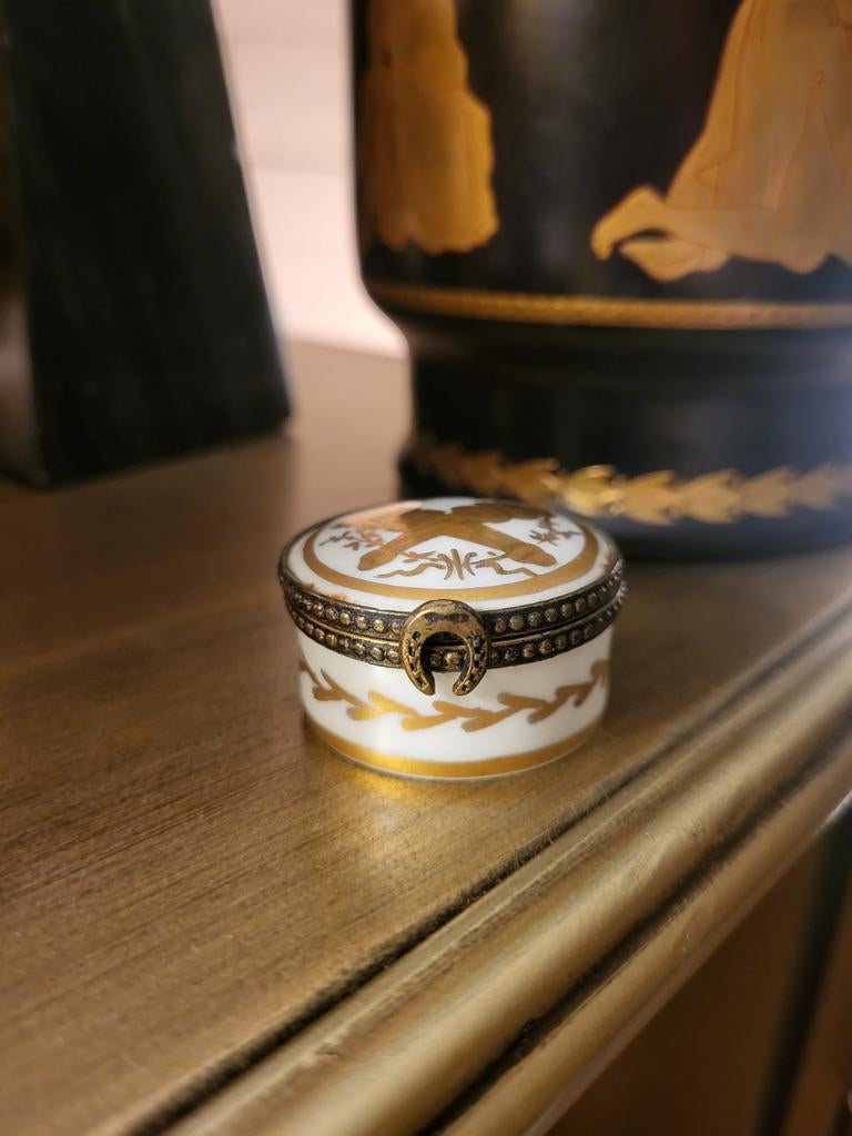 Empire porseleinen pillendoosje Napoleon-stijl handpainted, Ophalen of Verzenden