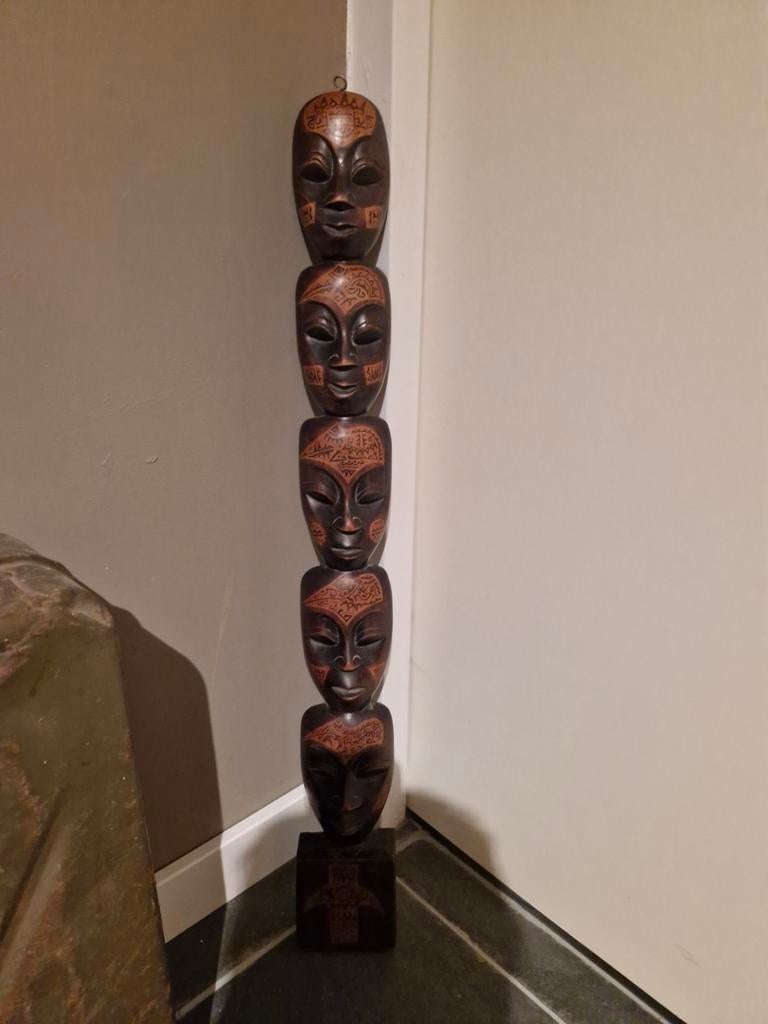 Indonesische wanddecoratie, Ophalen