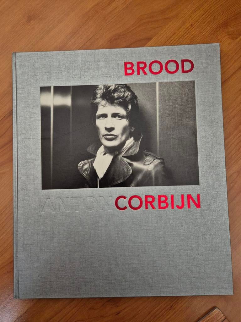Zeldzaam boek Herman Brood gesigneerd door Corbijn, Ophalen of Verzenden, Nieuw, Fotografen