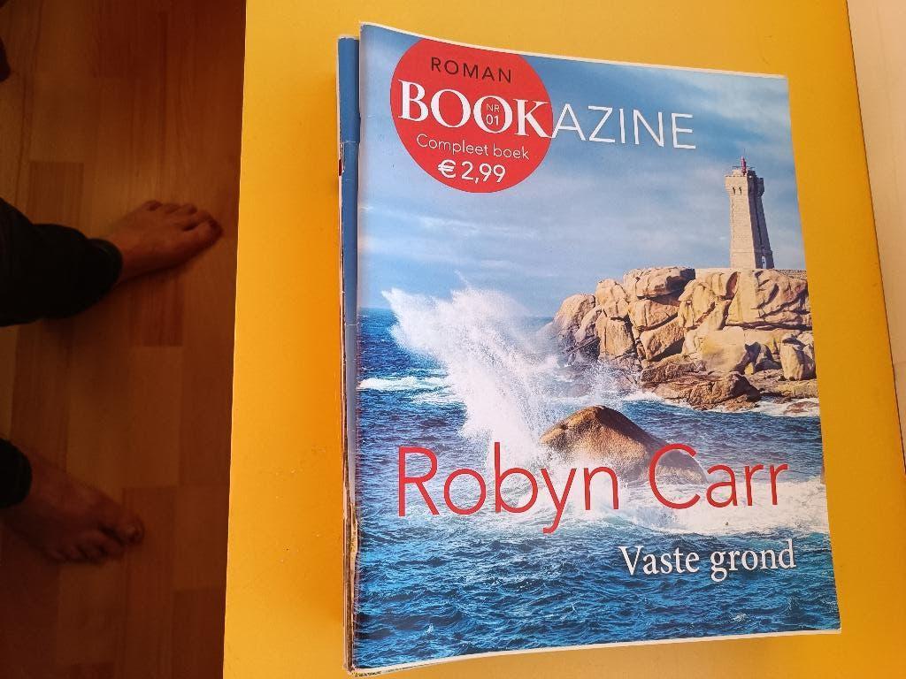 Bookazine; Robyn Carr – Vaste grond, Ophalen of Verzenden, Zo goed als nieuw, Robyn Carr