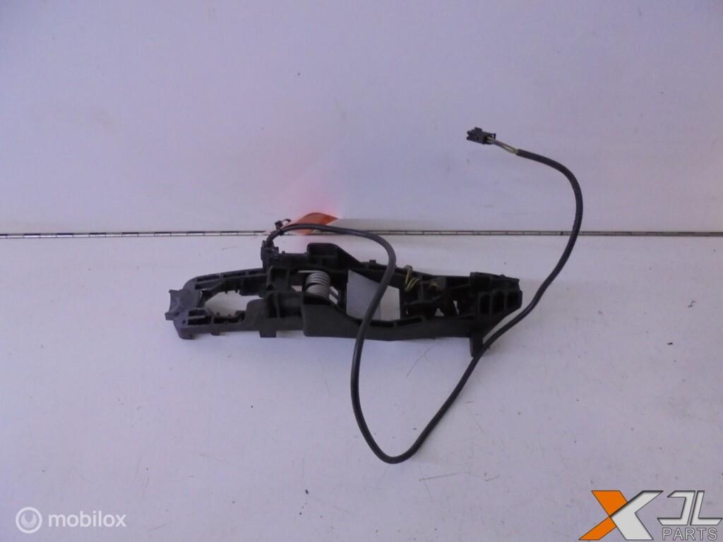 CLS-KLASSE W219 DEURKLINKHOUDER LINKSACHTER  A2117600334, Gebruikt, Mercedes-Benz, Ophalen of Verzenden, Mercedes-Benz