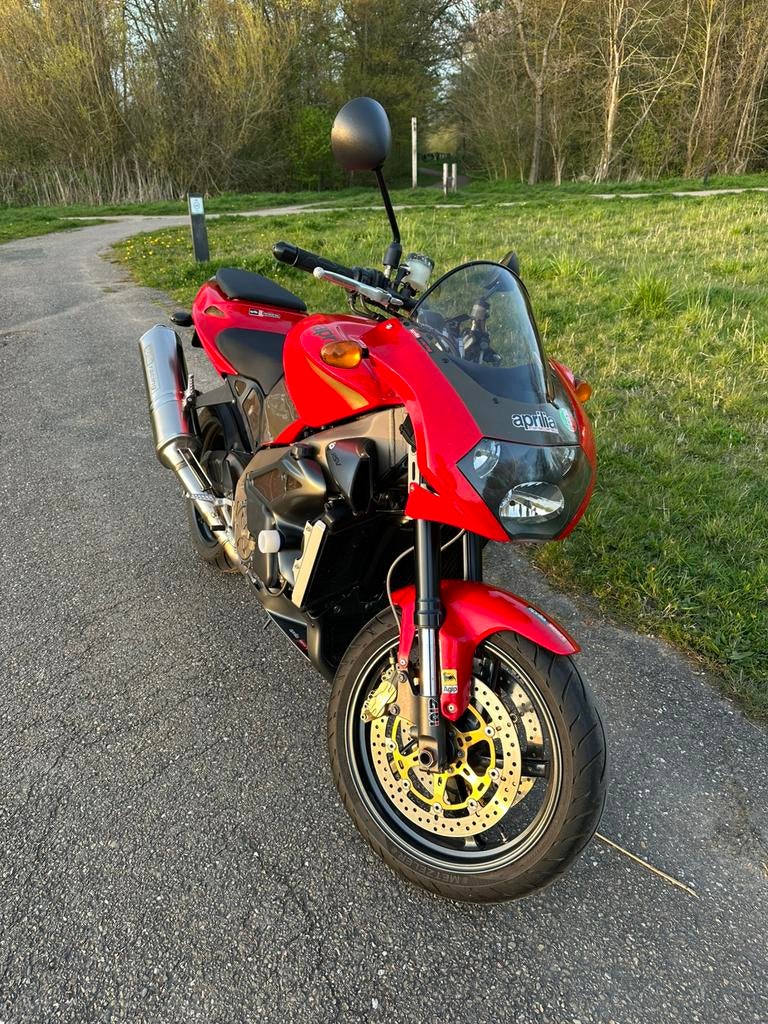 Aprilia RSV1000 Tuono, 2 cilinders, Motorrijbewijs A, Gebruikt, Handgeschakeld