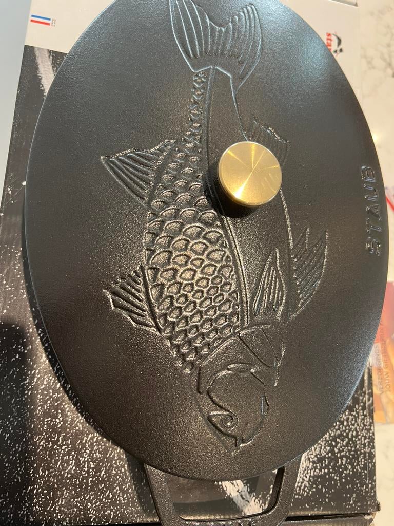 Staub ovenschaal mat zwart 33 cm nieuw, Gietijzer, Nieuw, Ophalen of Verzenden, Staub