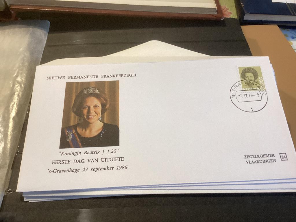 No1060 Beatrix no24 Zegelkoerier Heb van Nederland jaargang, Postzegels en Munten, Postzegels | Eerstedagenveloppen, Ophalen, Onbeschreven
