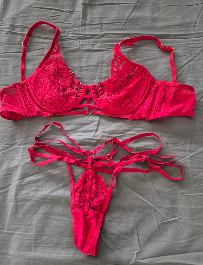 Lingeriesetje, rode kanten bh en string, Kleding | Dames, Hunkemöller, Verzenden, Rood, BH