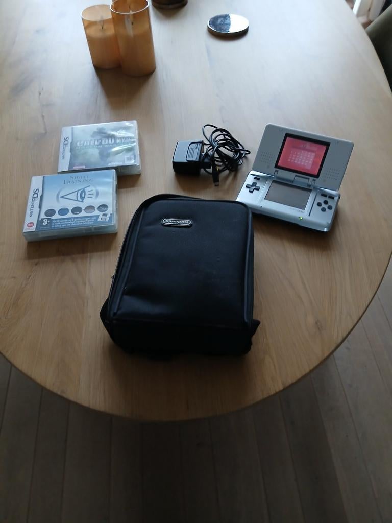 Nintendo ds, Spelcomputers en Games, Spelcomputers | Nintendo Game Boy, Ophalen of Verzenden, Zo goed als nieuw, Overige modellen