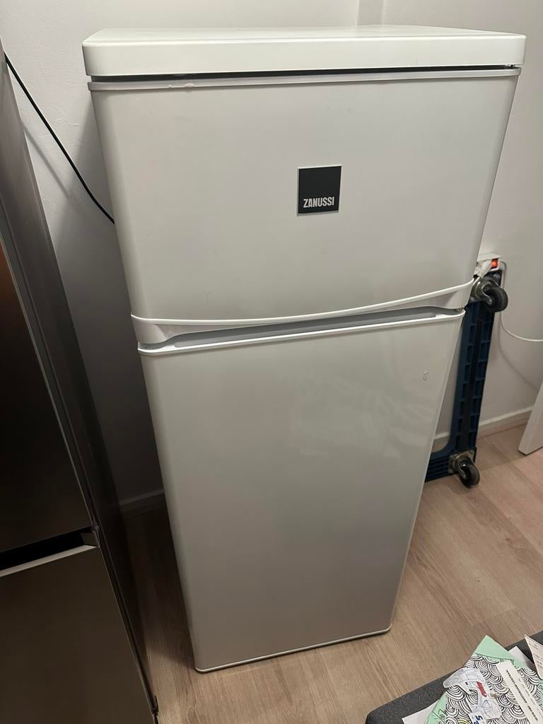 Zanussi koelkast met vriezer, Ophalen, 150 tot 200 liter, Met aparte vriezer, Zo goed als nieuw