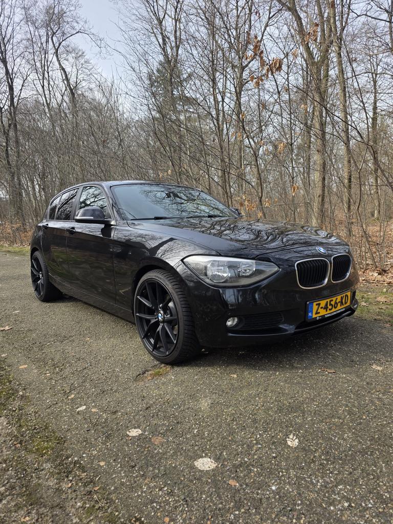 BMW 1-Serie 116I 100KW 5DR 2011 Zwart, Auto's, BMW, Particulier, 1-Serie, Benzine, Hatchback, Handgeschakeld, Geïmporteerd, Zwart