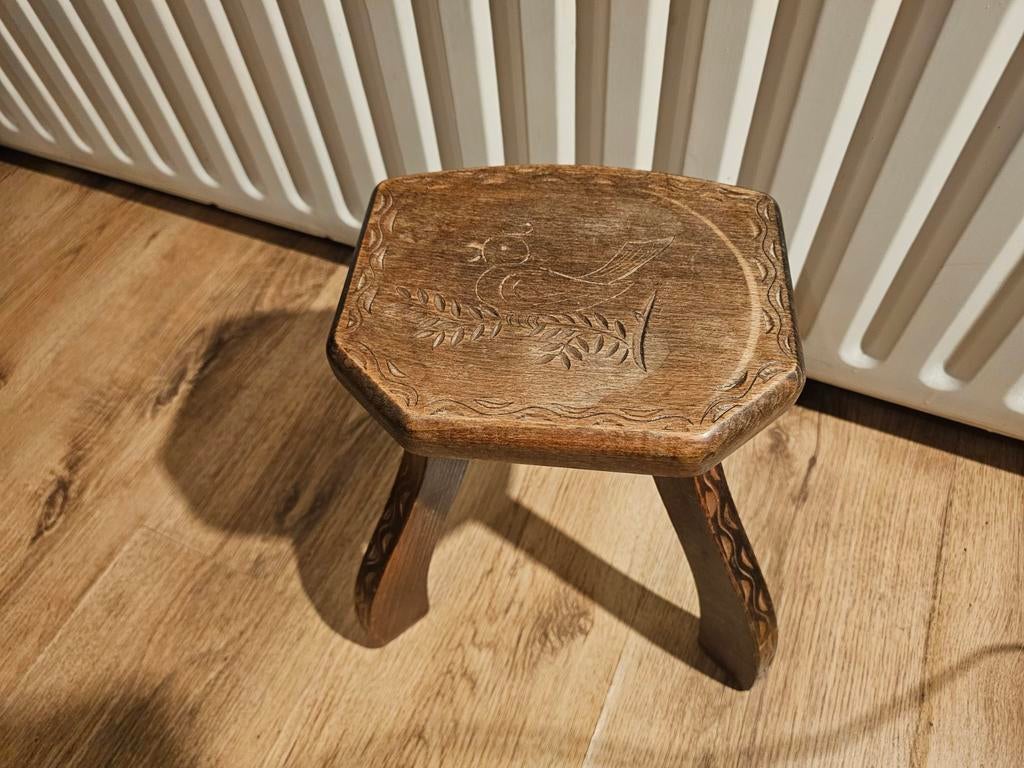 Houtsnijwerk krukje met vogel, Antiek en Kunst, Ophalen of Verzenden