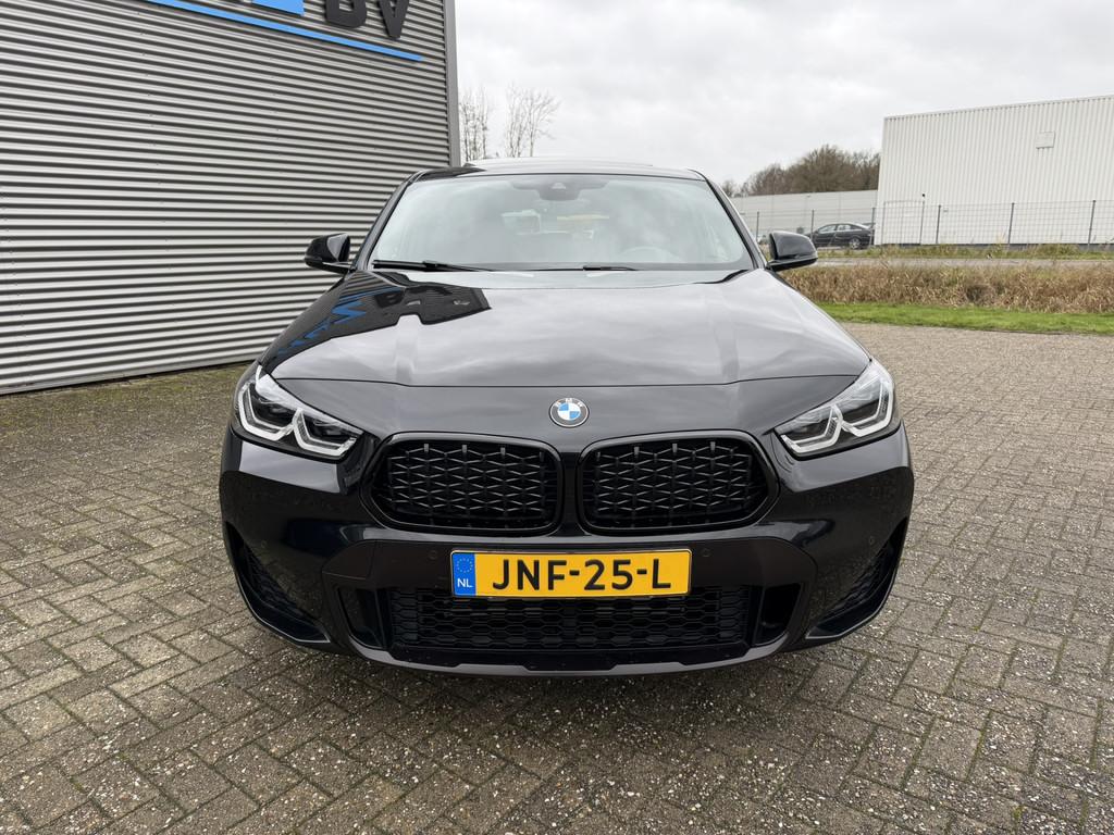 BMW X2 sDrive20i High Executive M Sport Mesh Edition Panoram, X2, 4 cilinders, Met garantie (alle), 179 pk