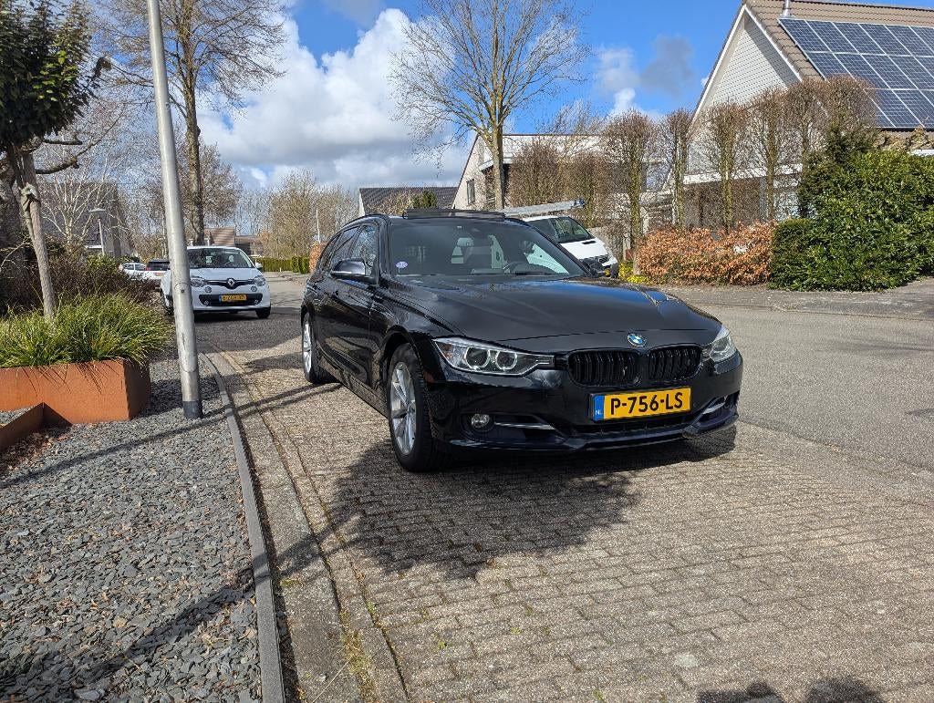 BMW 328i xDrive Touring 245pk - Pano - HUD - Nieuwe Turbo, Auto's, Stof, 4 cilinders, Zwart, Stationwagon