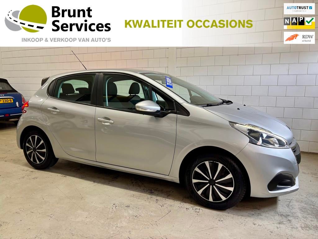 Peugeot 208 1.2 PureTech Blue Lion Bj.17|Pdc|Navi|Trekhaak|O, Auto's, Voorwielaandrijving, Stof, Gebruikt, 1199 cc