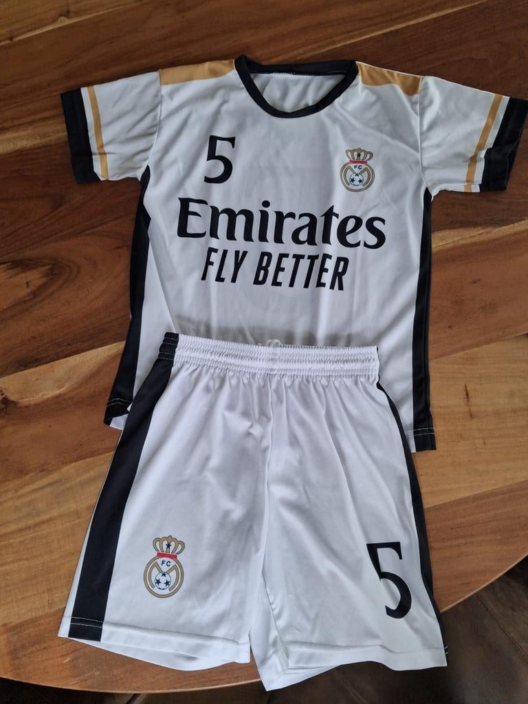 Voetbal tenue Real Madrid Bellingham, maat 134, Sport en Fitness, Voetbal, Maat XS of kleiner, Ophalen of Verzenden, Gebruikt