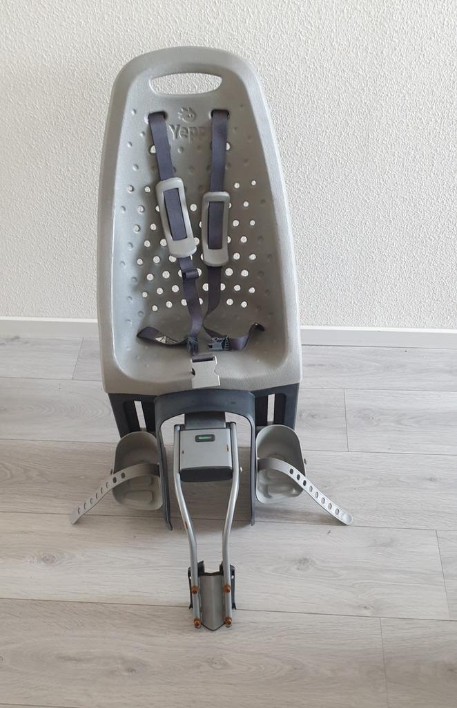 Yepp fietsstoel achterzitje met bevestigingsframe, Ophalen of Verzenden, Gebruikt, Voetsteuntjes