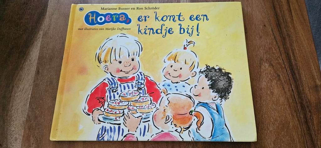 marianne busser Hoera er komt een kindje bij, Ophalen of Verzenden, Gelezen, 3 tot 4 jaar