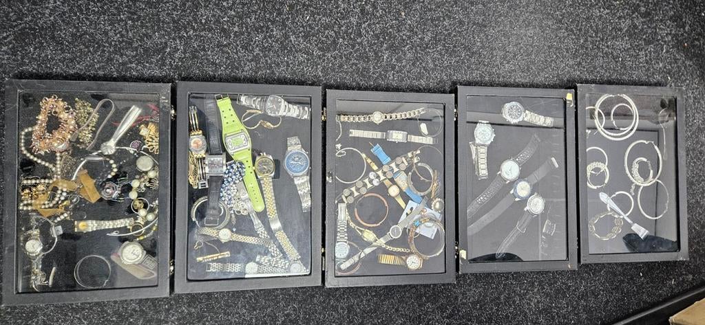 Sierraden  + 5 kistjes  , wordt in één partij verkocht, Ophalen of Verzenden, Gebruikt, Overige kleuren, Overige materialen